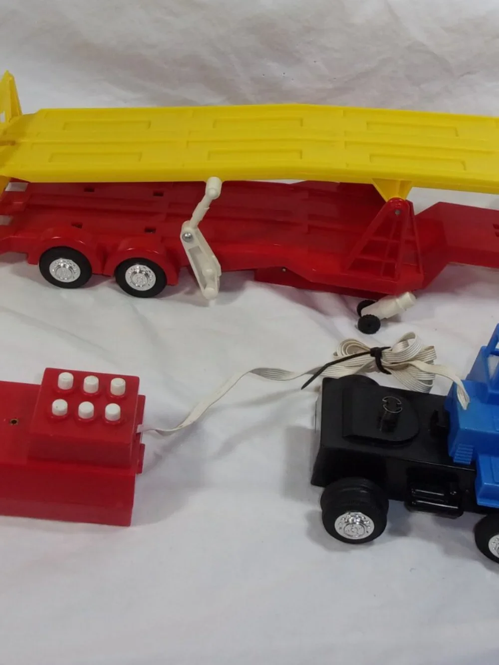 VINTAGE SEARS TOY BATTERY POWERED MINI CAR TRANSPORTER-NOT WORKING